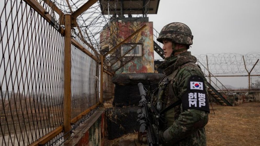 Seorang Pembelot Berhasil Melintasi Perbatasan Korea yang Terjaga Ketat